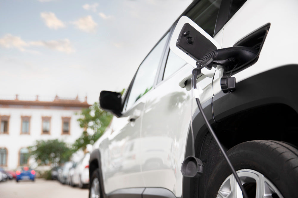 elektrische auto opladen in eigen garage