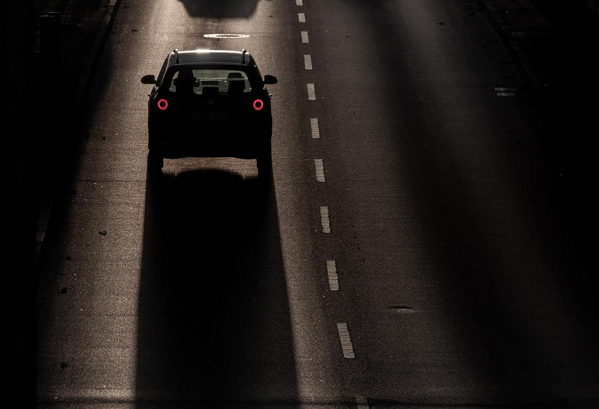 De reis van nieuwe auto's: van fabriek tot verkoop