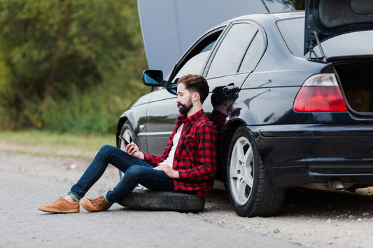 auto piept bij lage snelheid